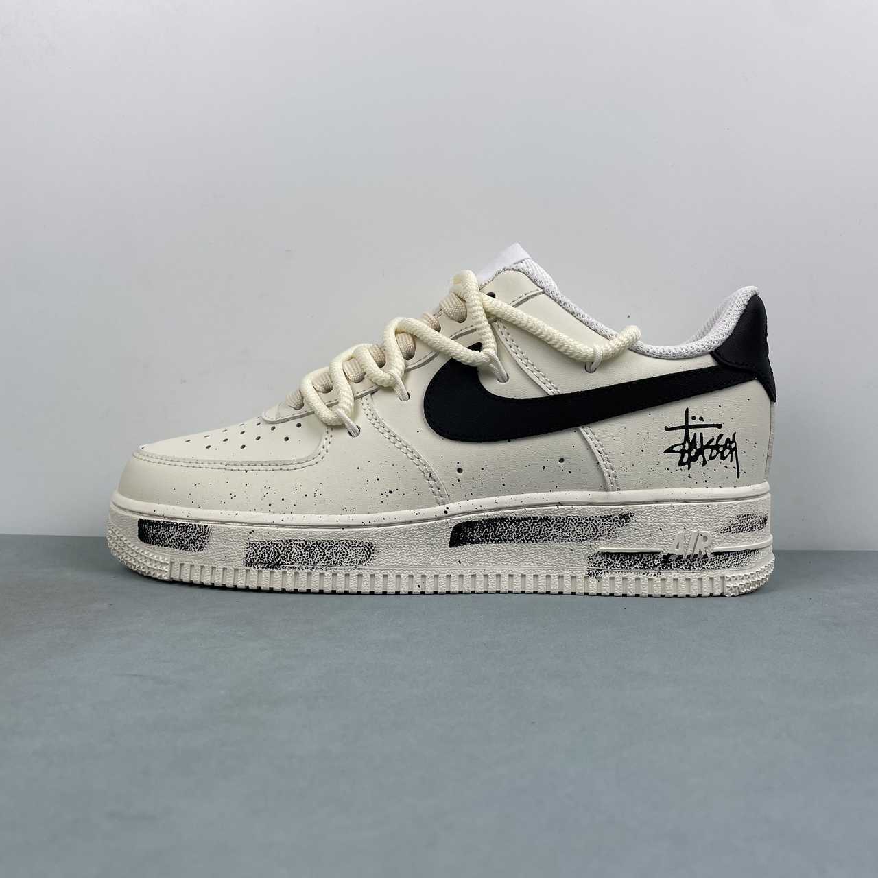 Nike Air Force 1 x Stüssy