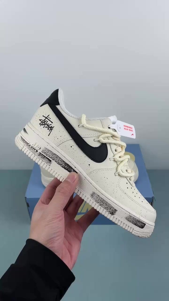 Nike Air Force 1 x Stüssy